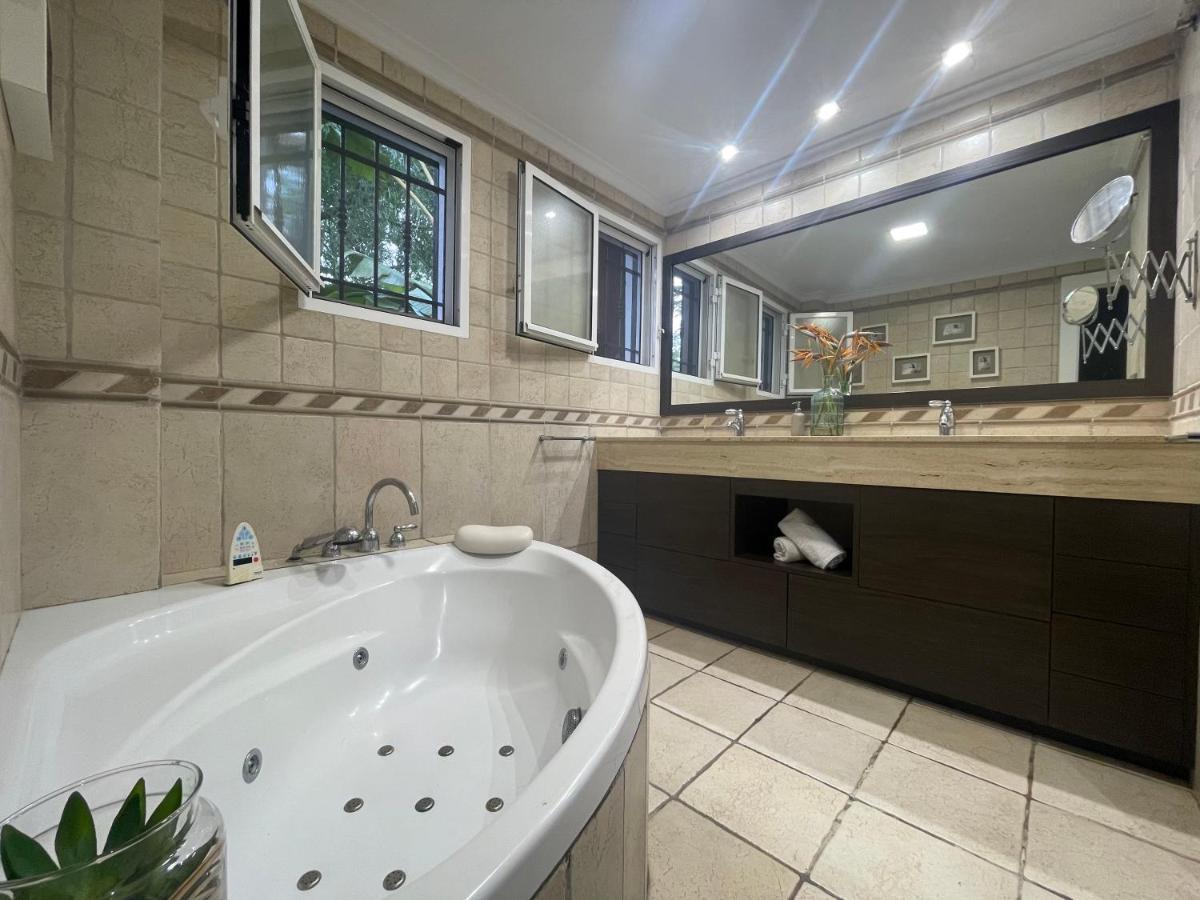 Chalet Exclusivo Bonalba Alicante Exteriör bild